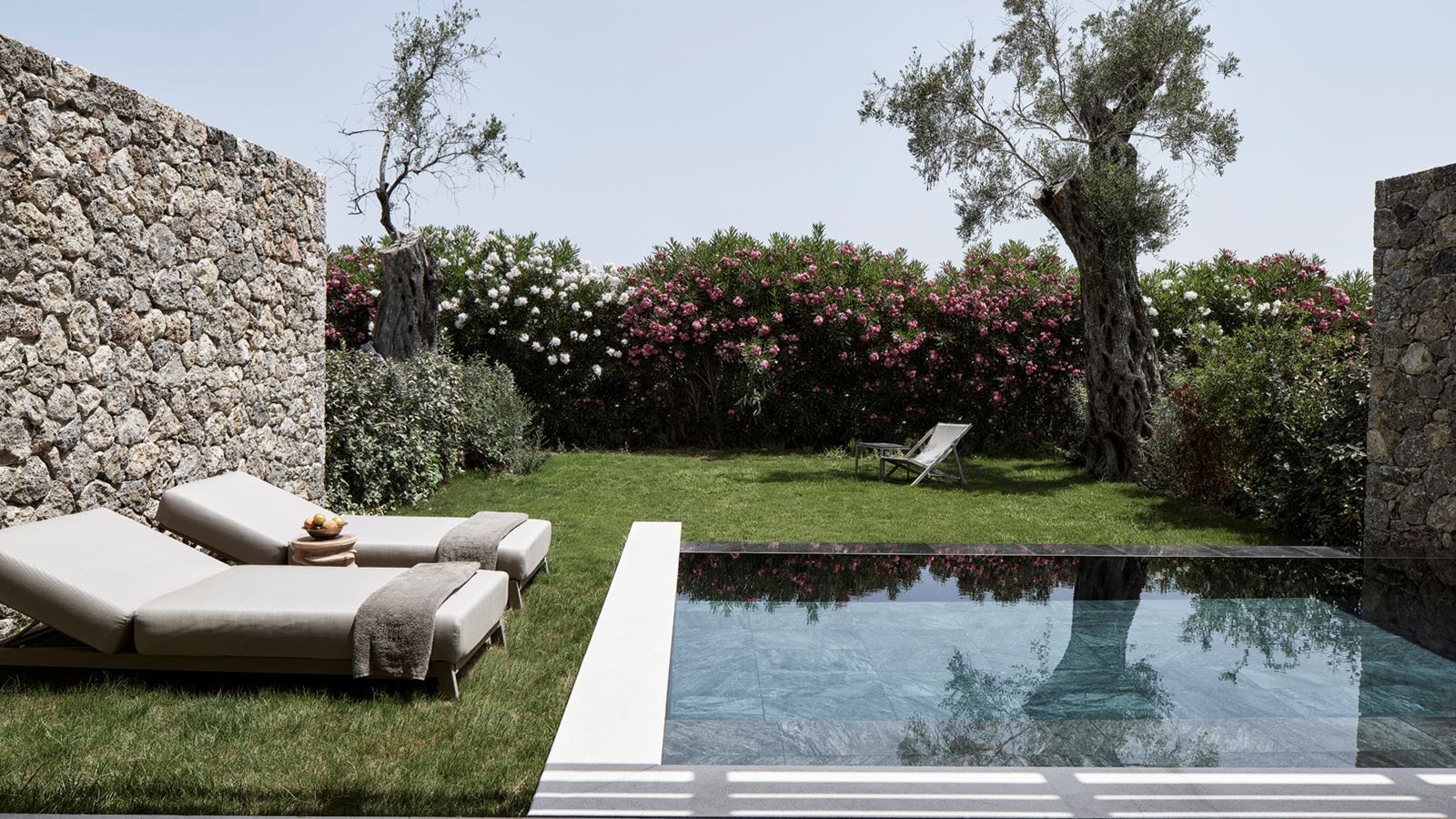 rooms-ionian-beachfront-suite