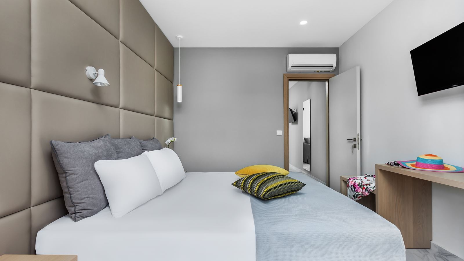 rooms-family-room-deluxe