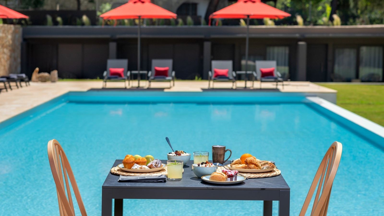 restaurants-α-main-restaurant