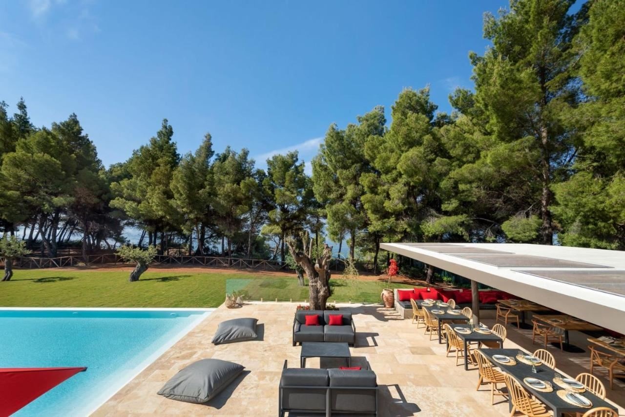 restaurants-α-main-restaurant