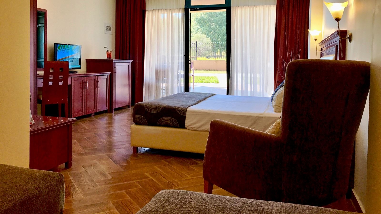 rooms-room-superior-garden-view