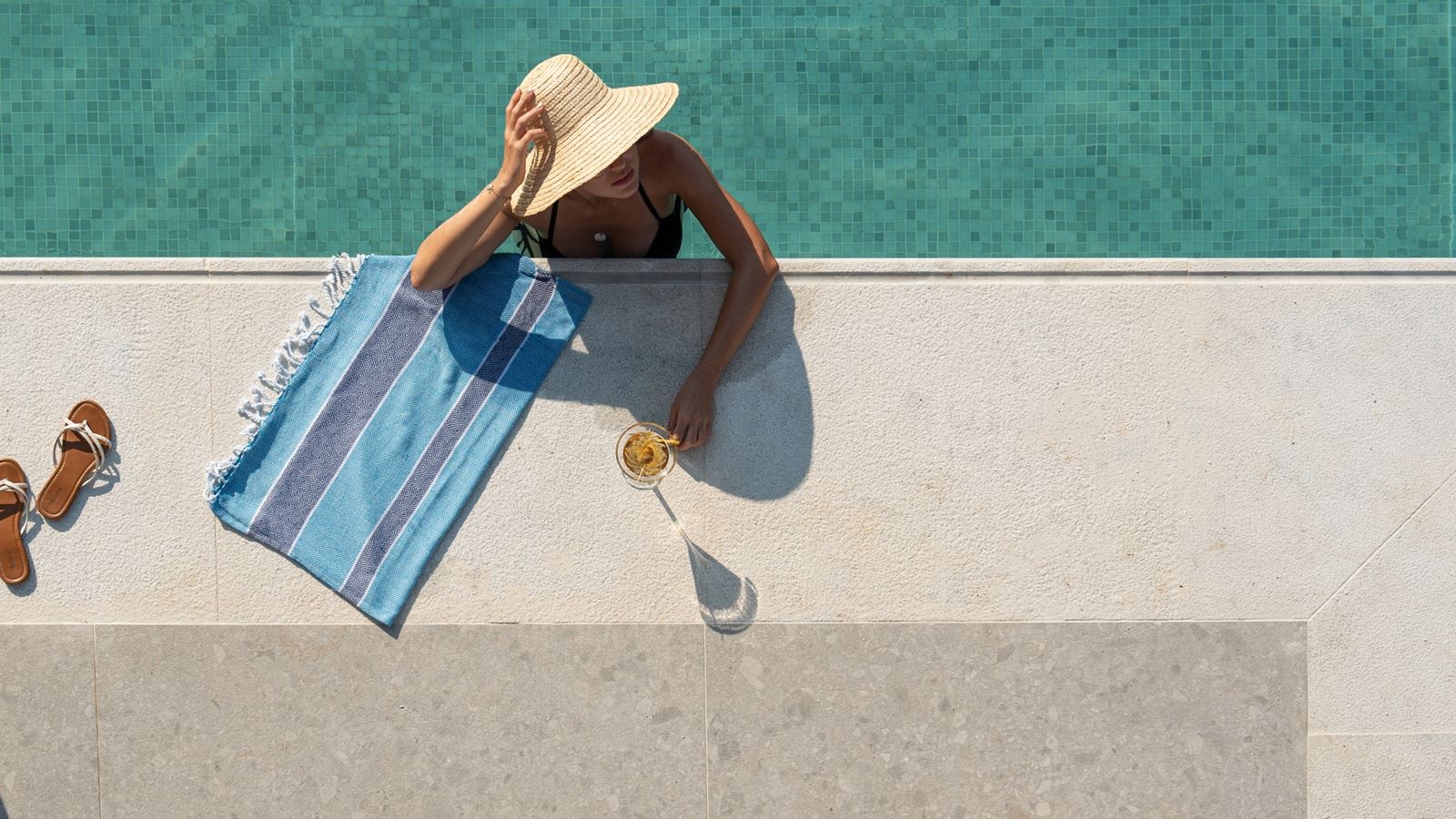 rooms-superior-double-sharing-pool