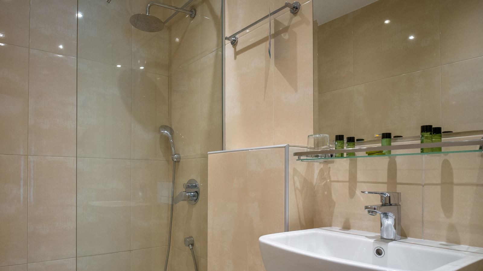 rooms-single-standard-room