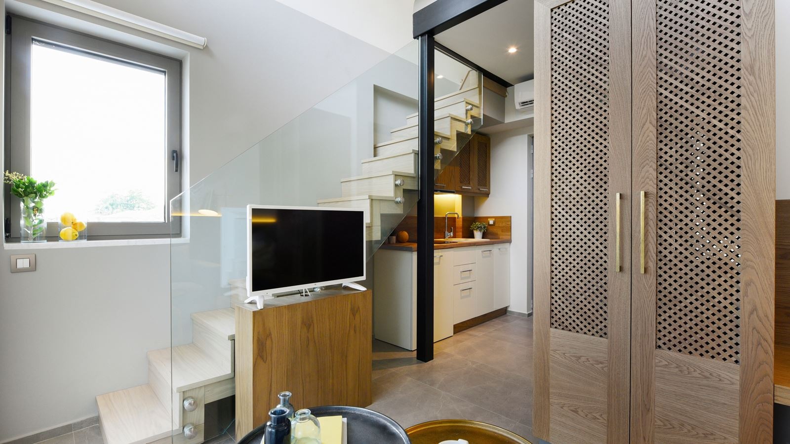 rooms-premier-loft-poll-view-balcony