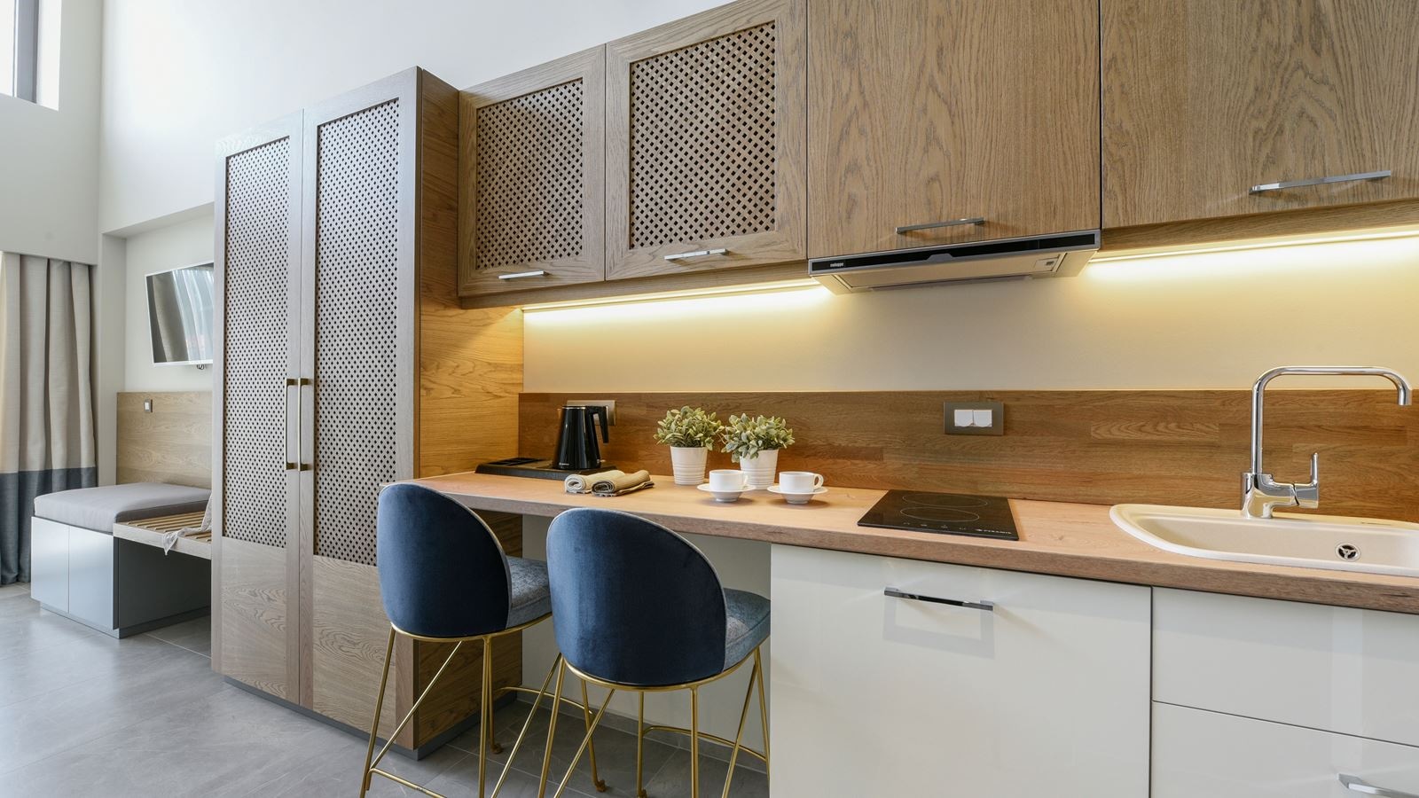 rooms-premier-loft-plus-pool-view