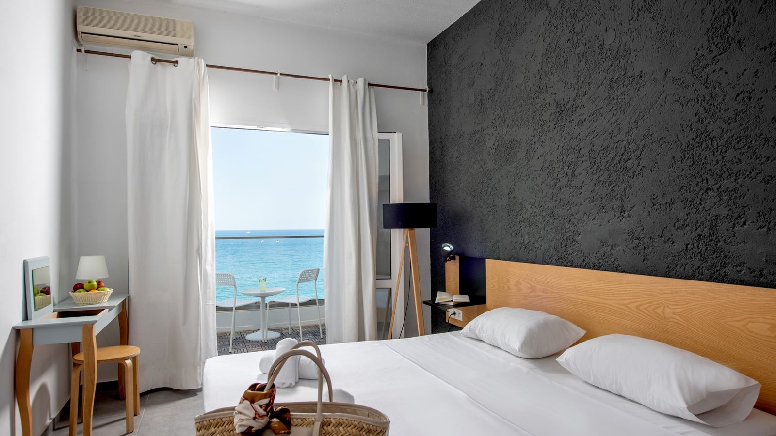 rooms-room-standard-double-seaview