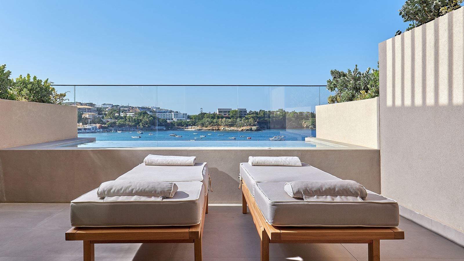 rooms-aquamarine-suite-plunge-pool-sea-view