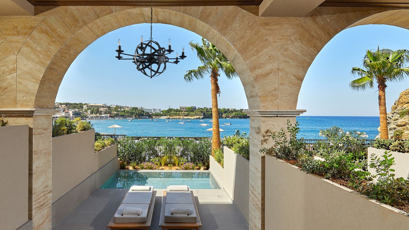 rooms-black-pearl-maisonette-plunge-pool-sea-view