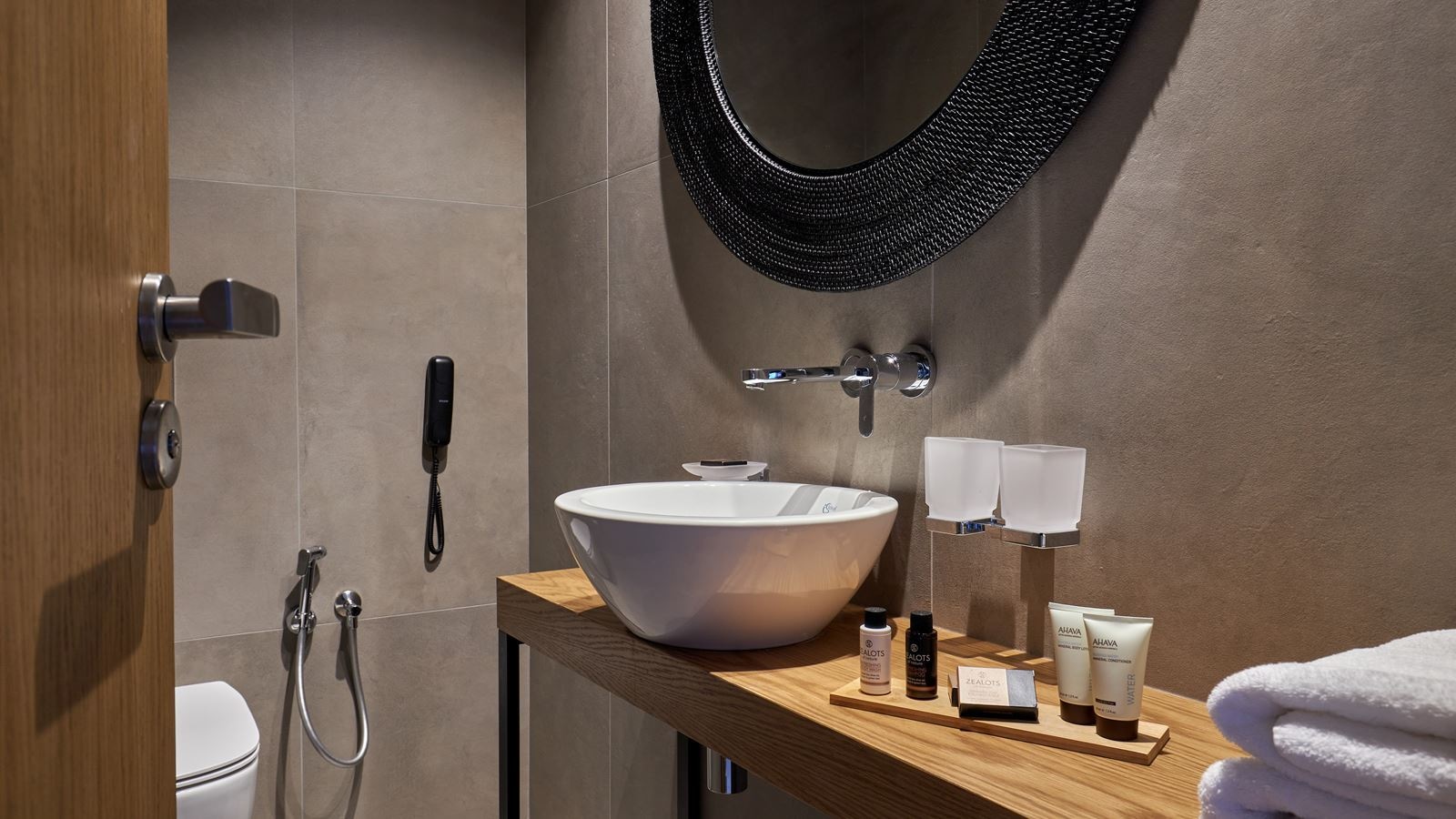 rooms-black-pearl-maisonette-plunge-pool-sea-view