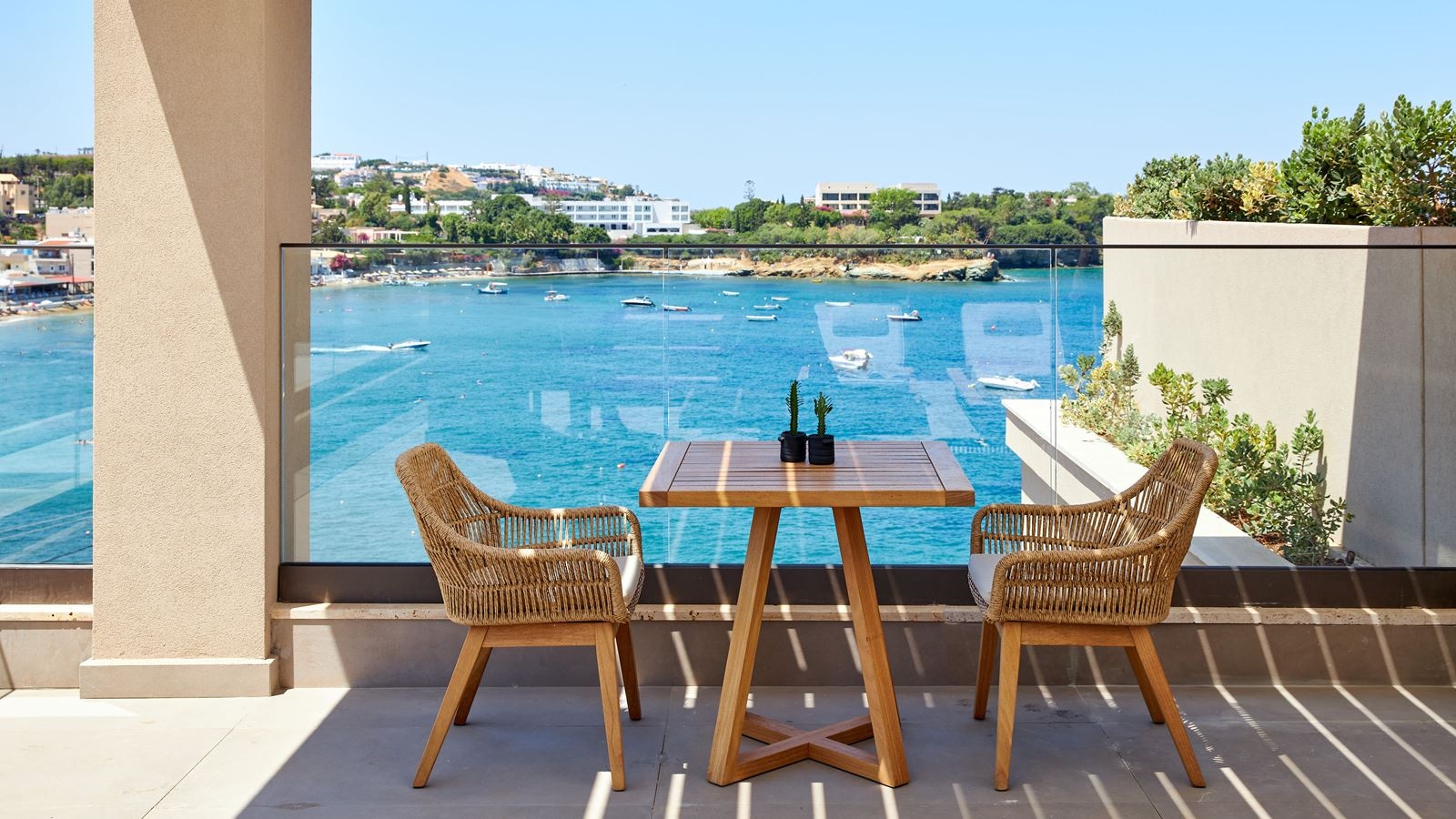 rooms-emerald-vip-suite-plunge-pool-sea-view