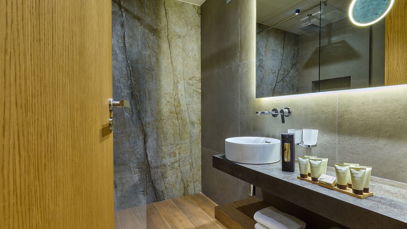 rooms-emerald-vip-suite-plunge-pool-sea-view