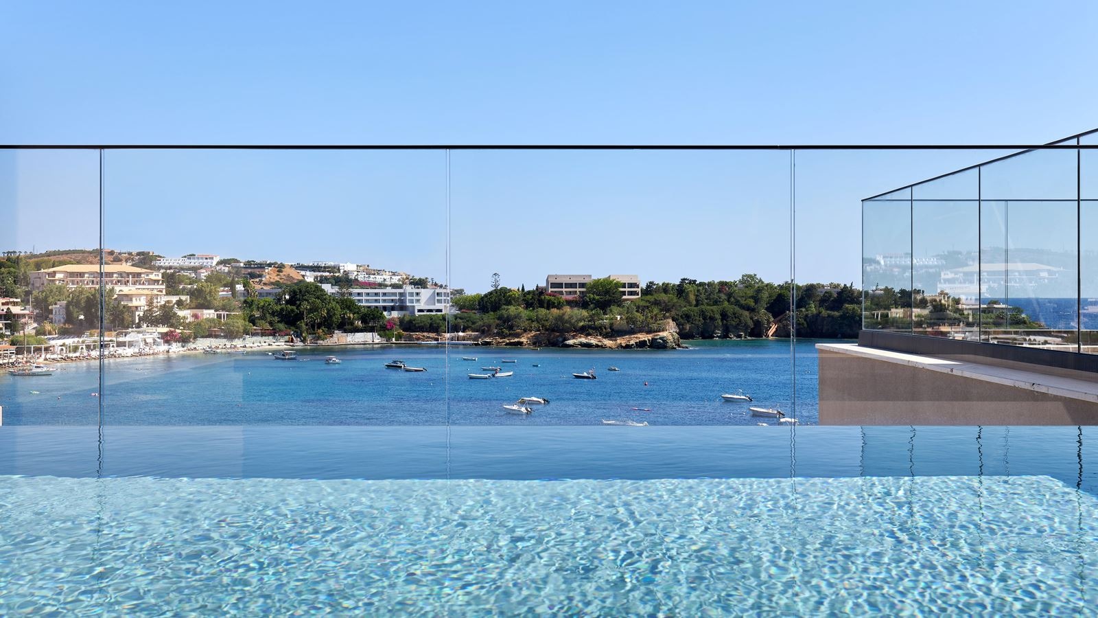 rooms-ruby-ambassador-suite-plunge-pool-sea-view