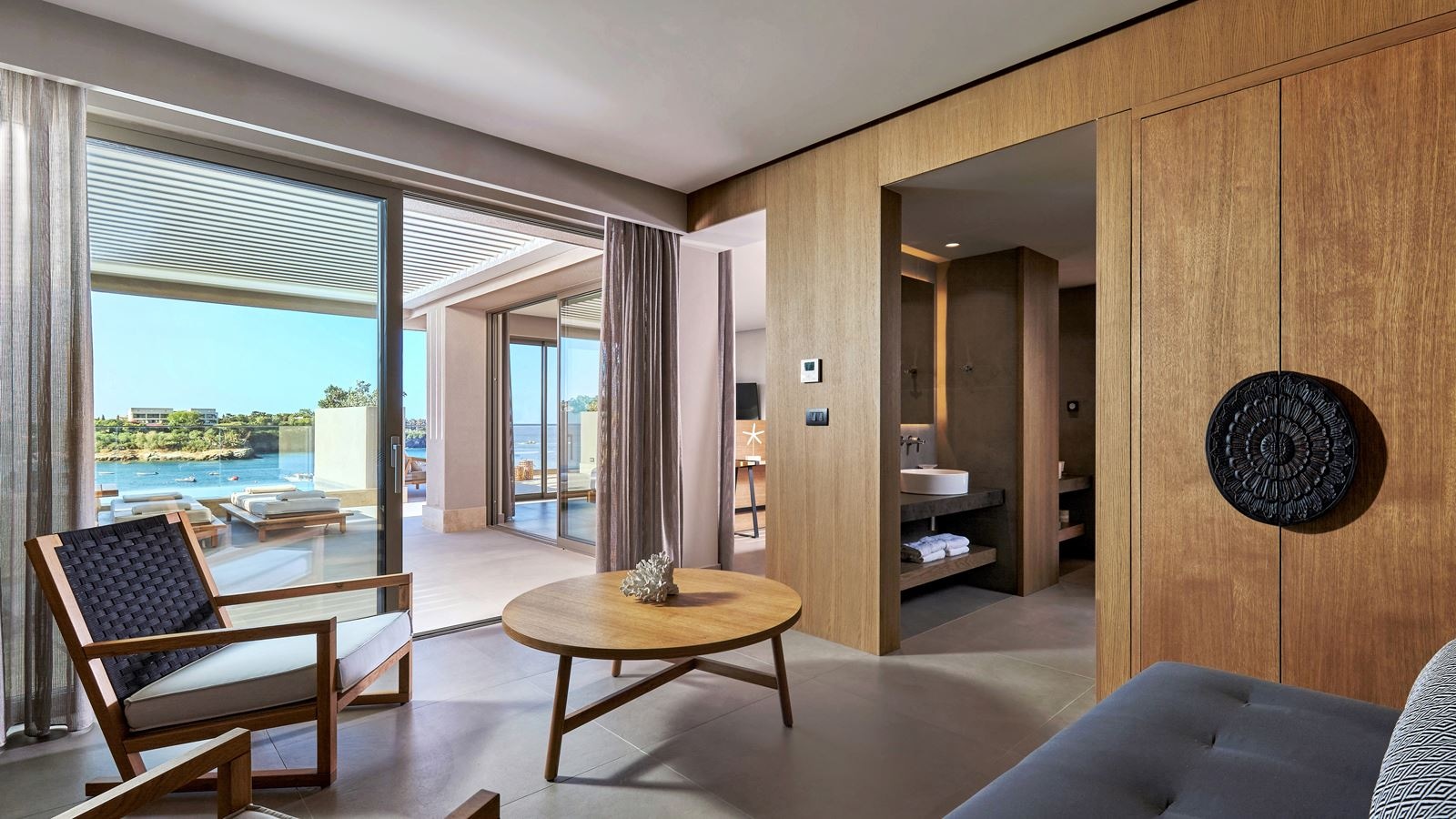 rooms-diamond-ambassador-suite-plunge-pool-sea-view