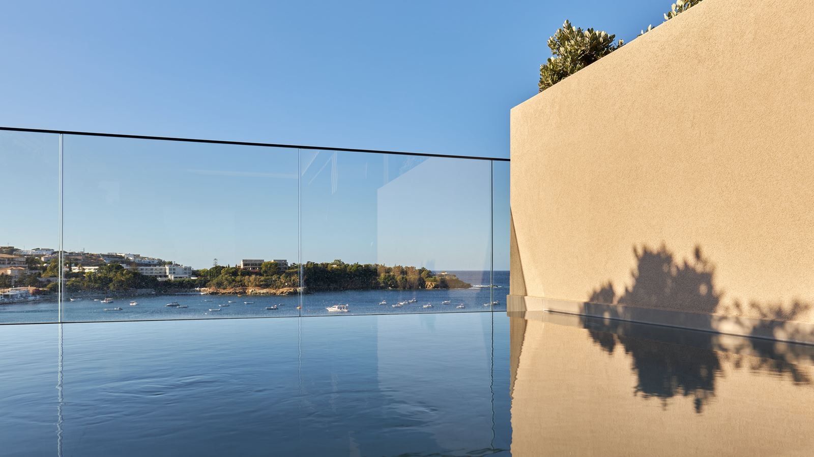 rooms-diamond-ambassador-suite-plunge-pool-sea-view