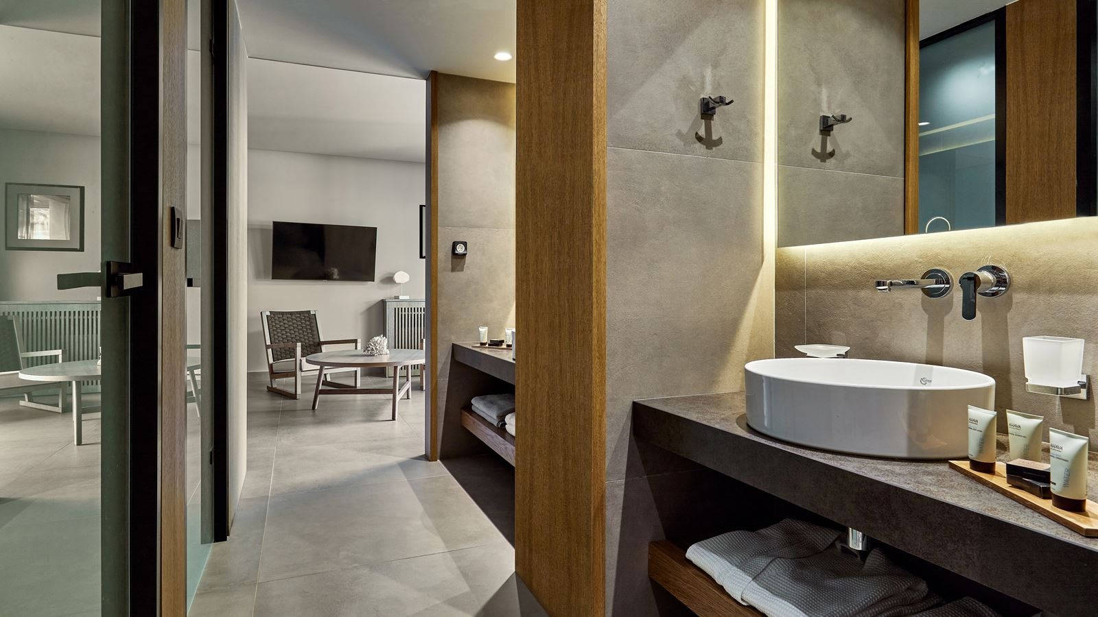 rooms-diamond-ambassador-suite-plunge-pool-sea-view