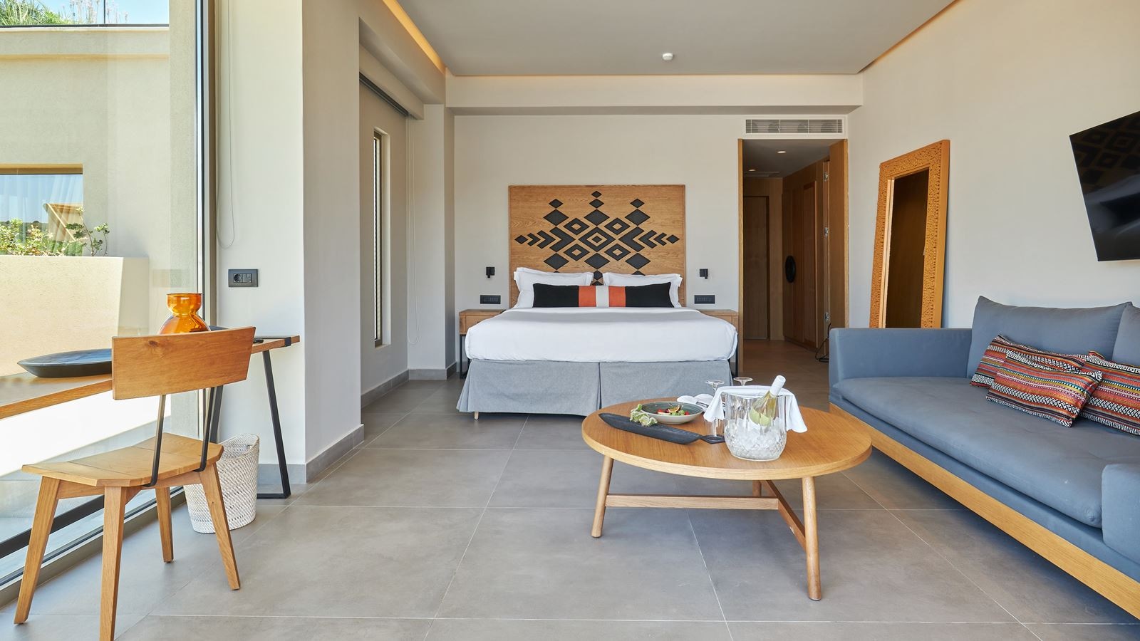 rooms-amber-suite-with-plunge-pool-side-sea-view