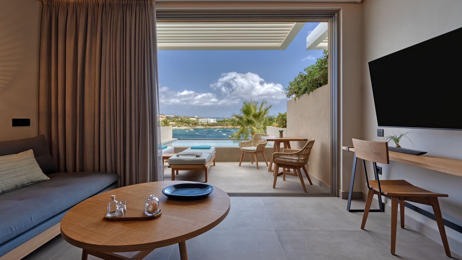 rooms-aquamarine-suite-plunge-pool-sea-view