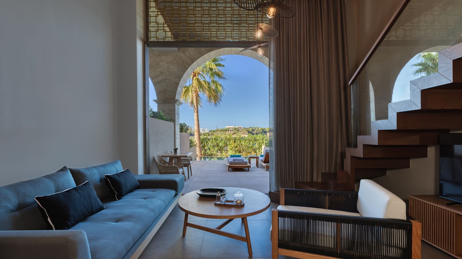 rooms-black-pearl-maisonette-plunge-pool-mountain-view