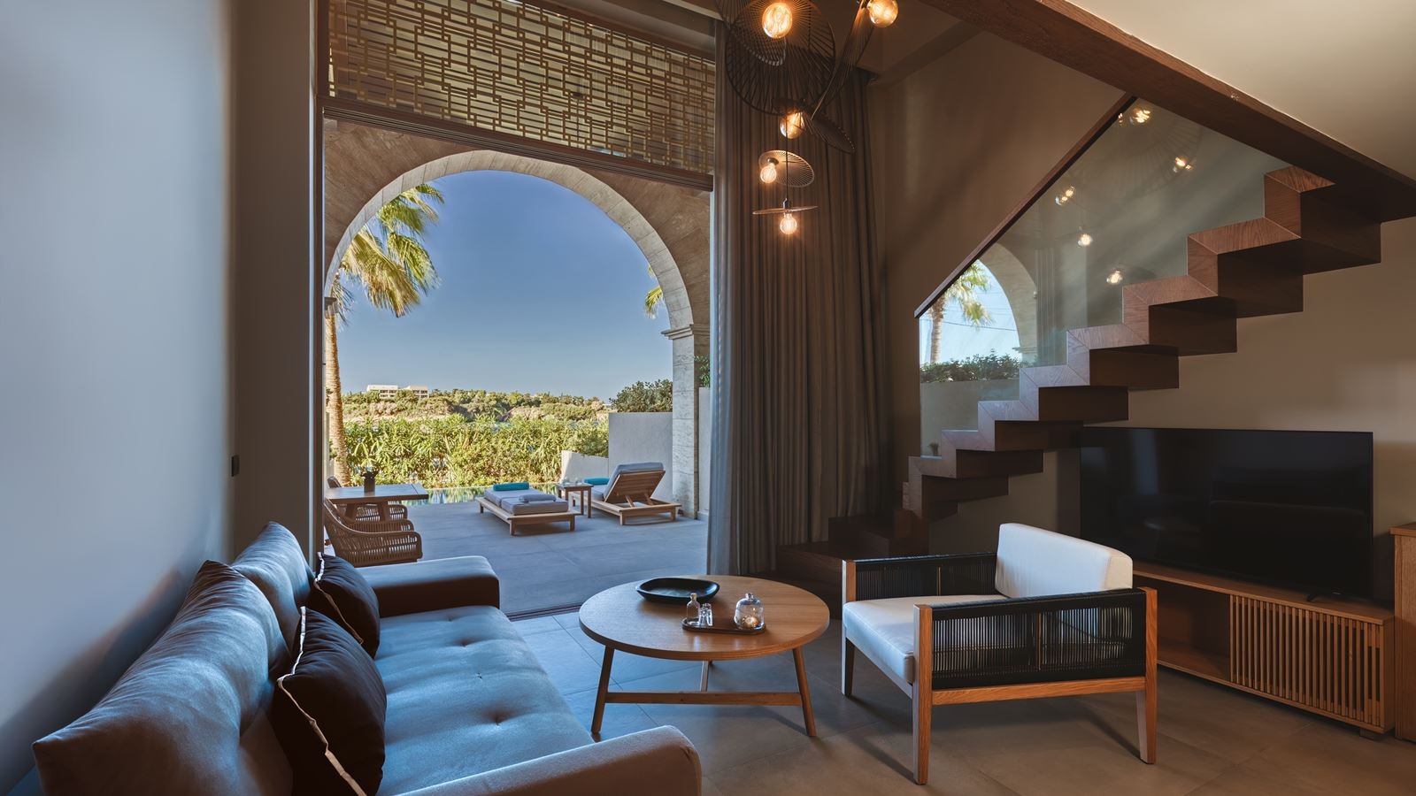 rooms-black-pearl-maisonette-plunge-pool-sea-view