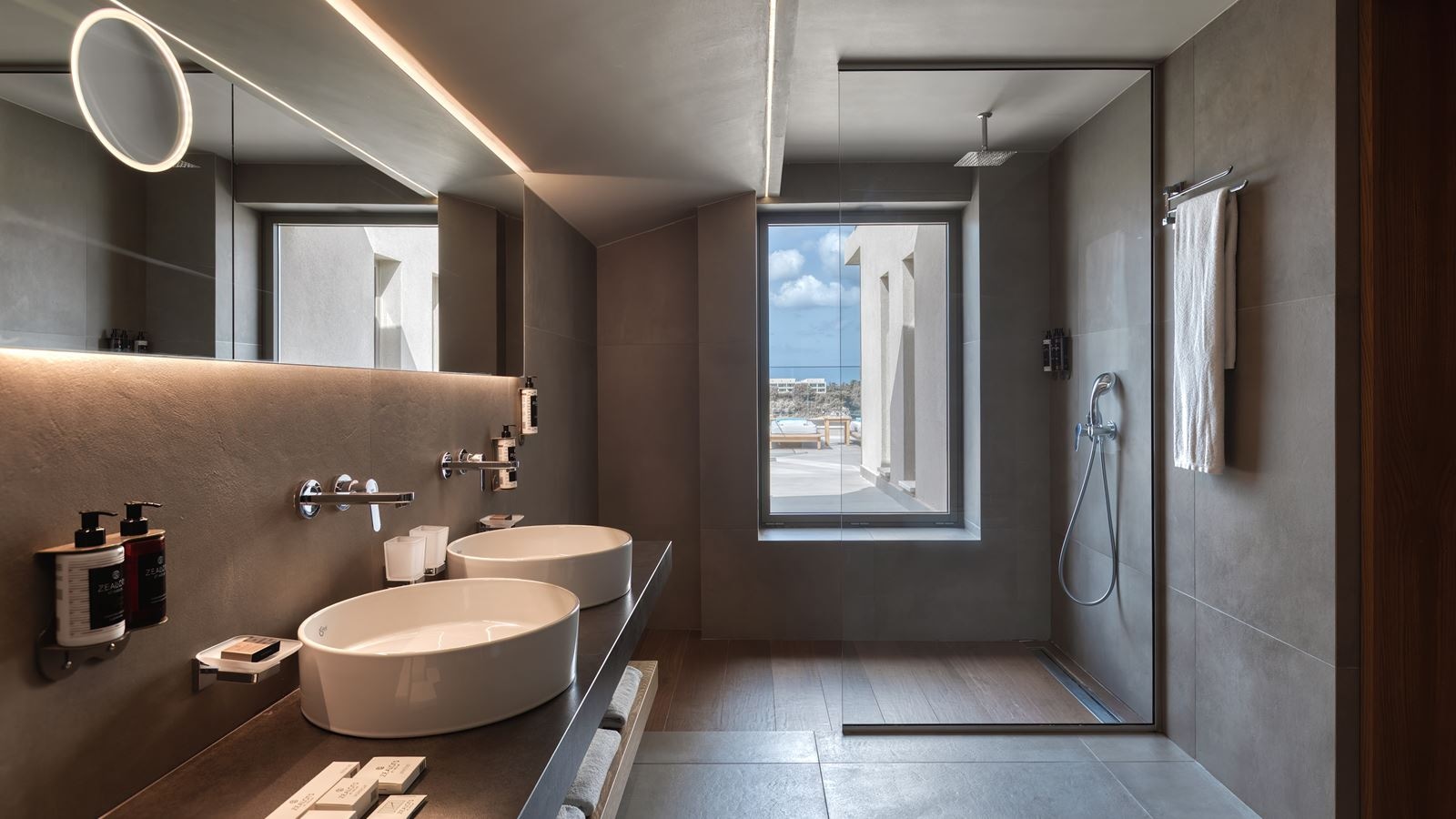 rooms-sapphire-vip-suite-plunge-pool-sea-view