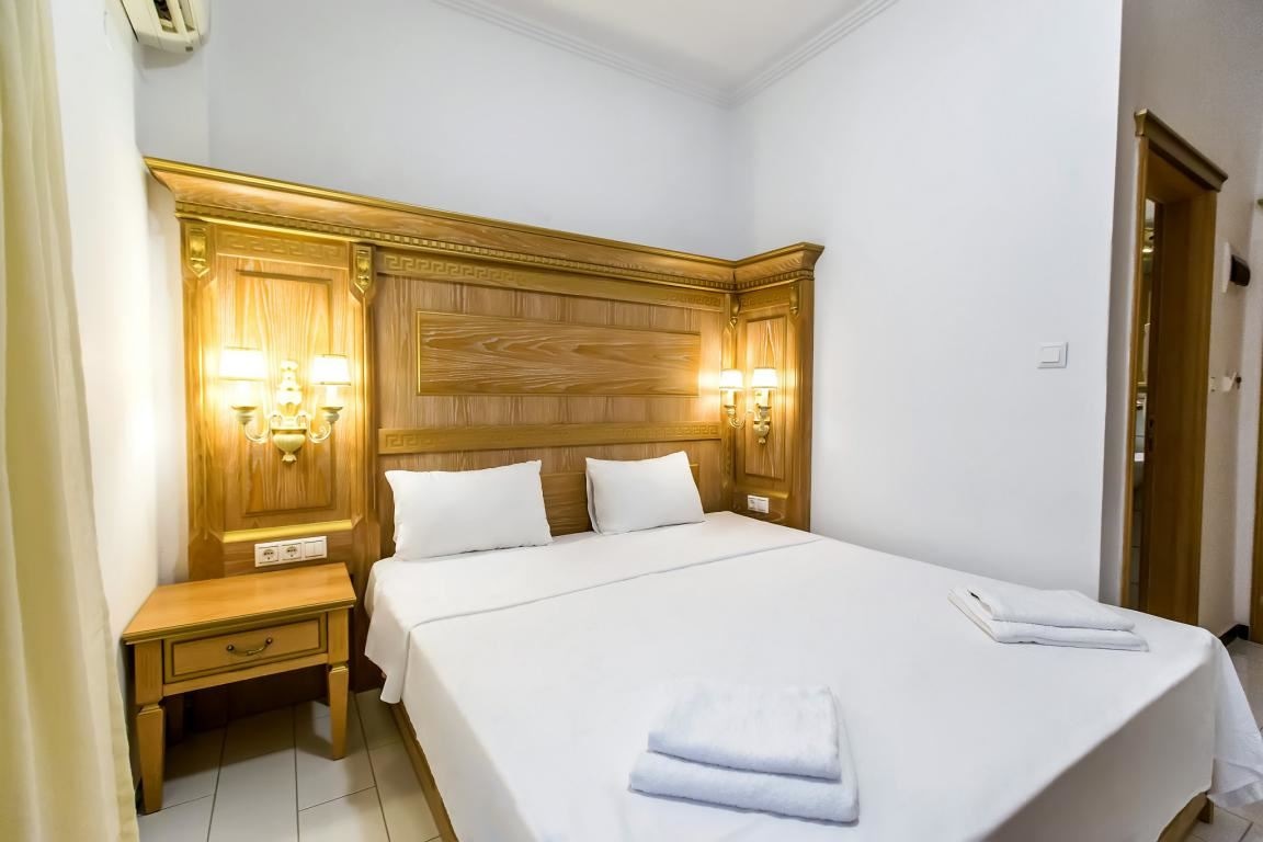 rooms-double-room-with-side-sea-view