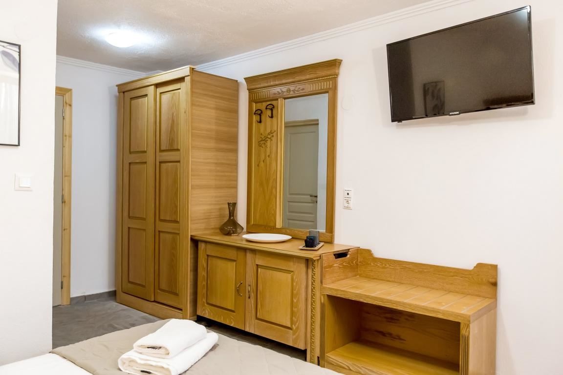 rooms-double-room-with-side-sea-view