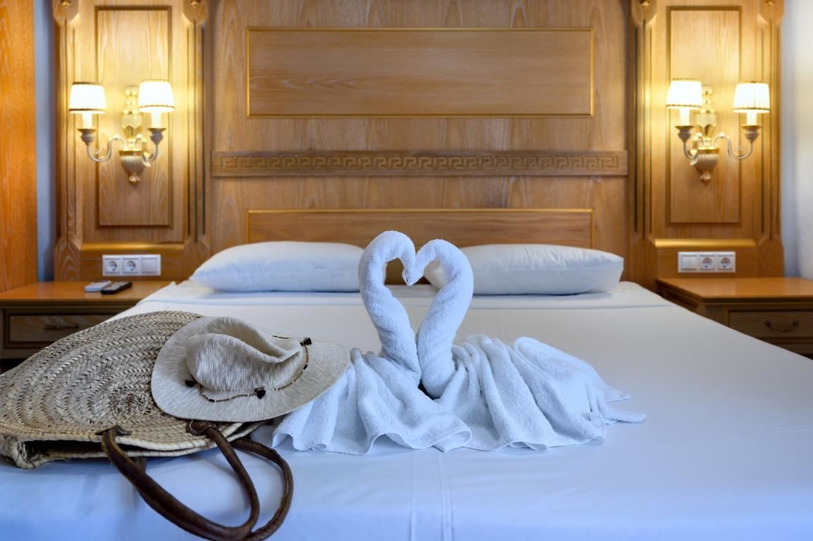 rooms-family-room-with-side-sea-view