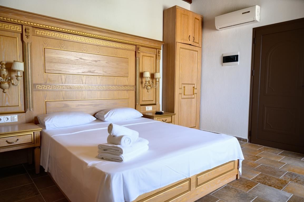 rooms-family-suite-pool-view