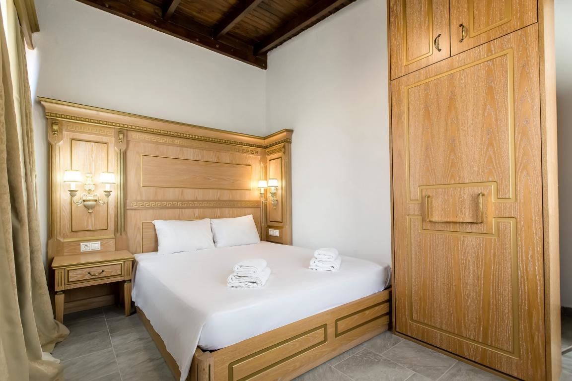 rooms-family-suite-pool-view