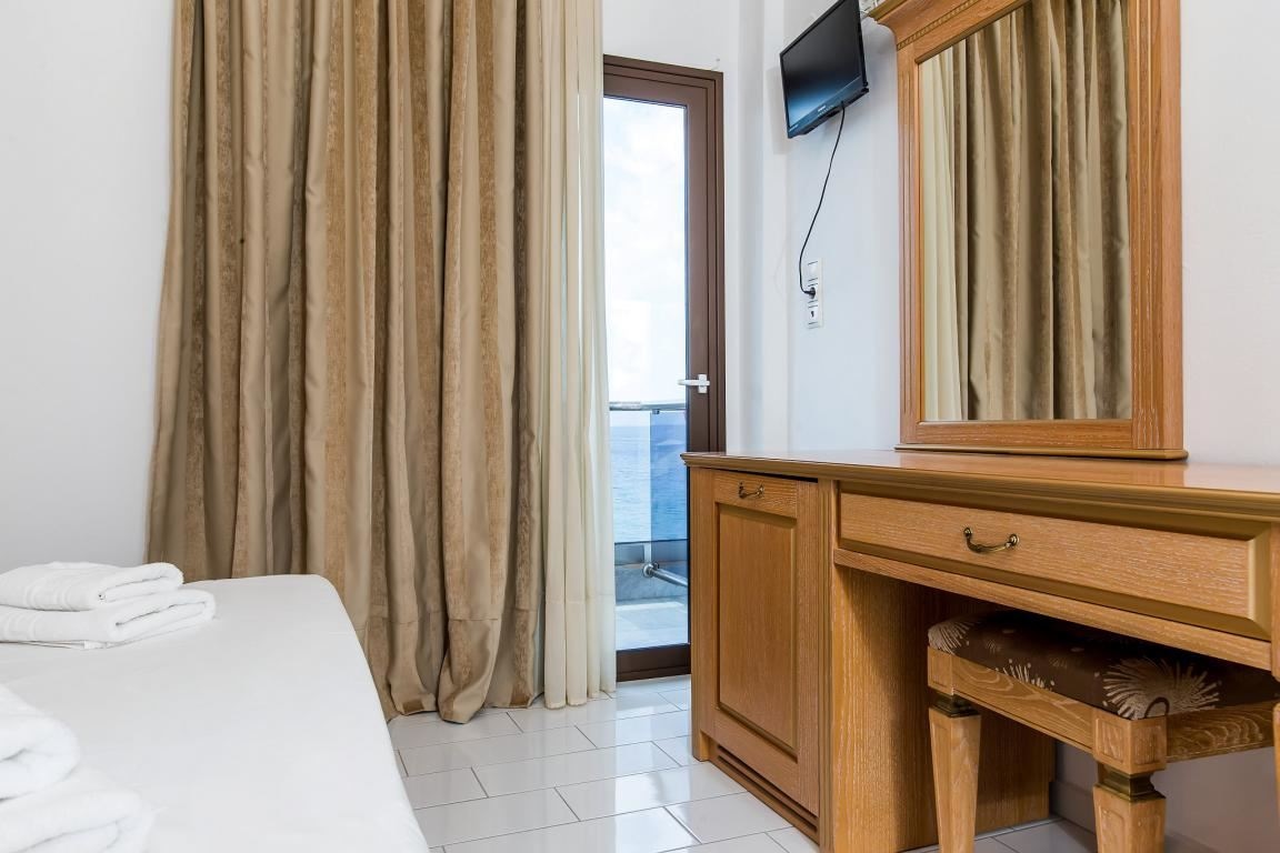 rooms-executive-suite-front-sea-view