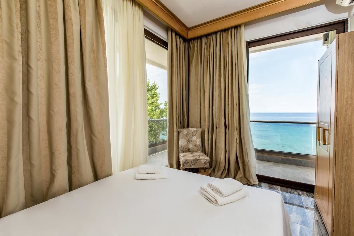 rooms-executive-suite-front-sea-view
