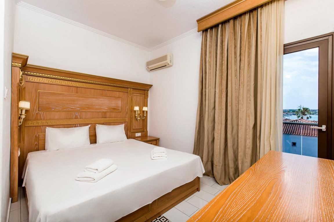 rooms-executive-suite-front-sea-view
