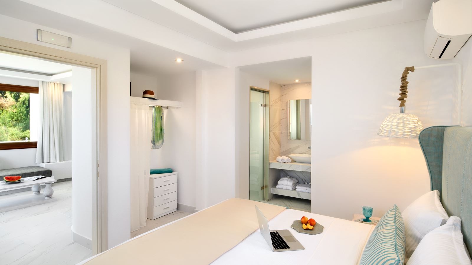 rooms-elegant-suite-sea-view