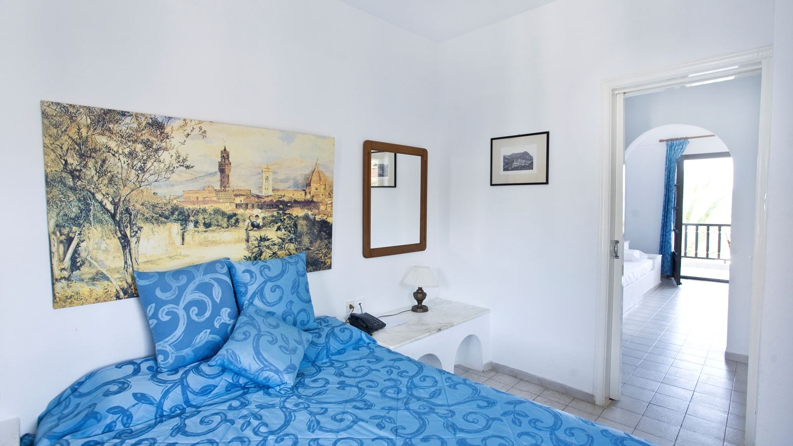 rooms-family-room-garden-view-2-bedrooms