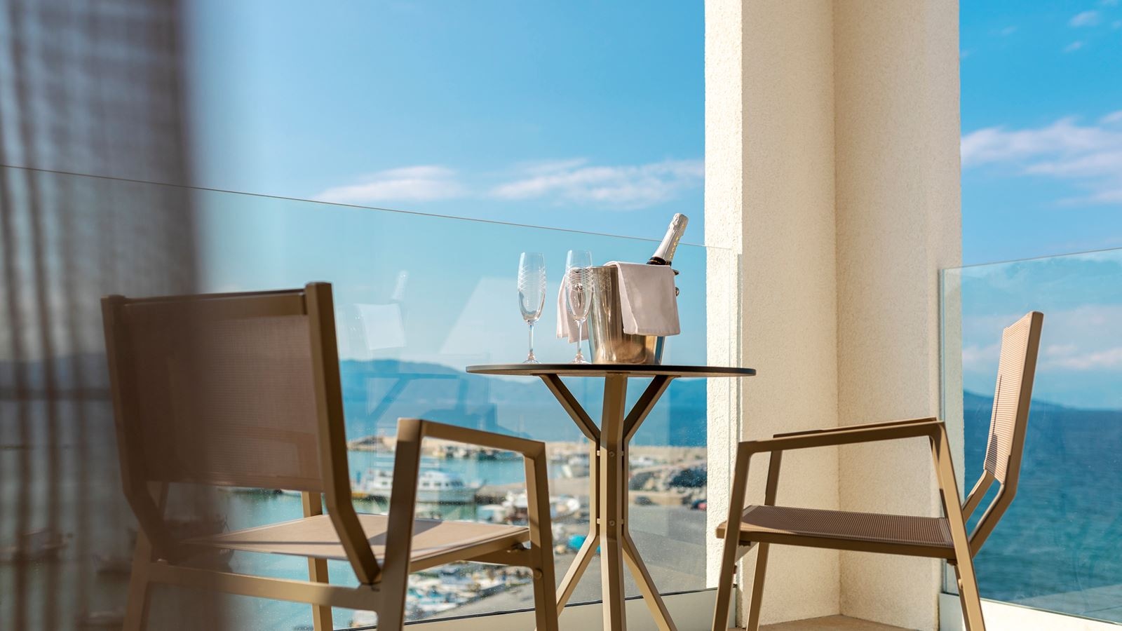 rooms-superior-room-sea-view