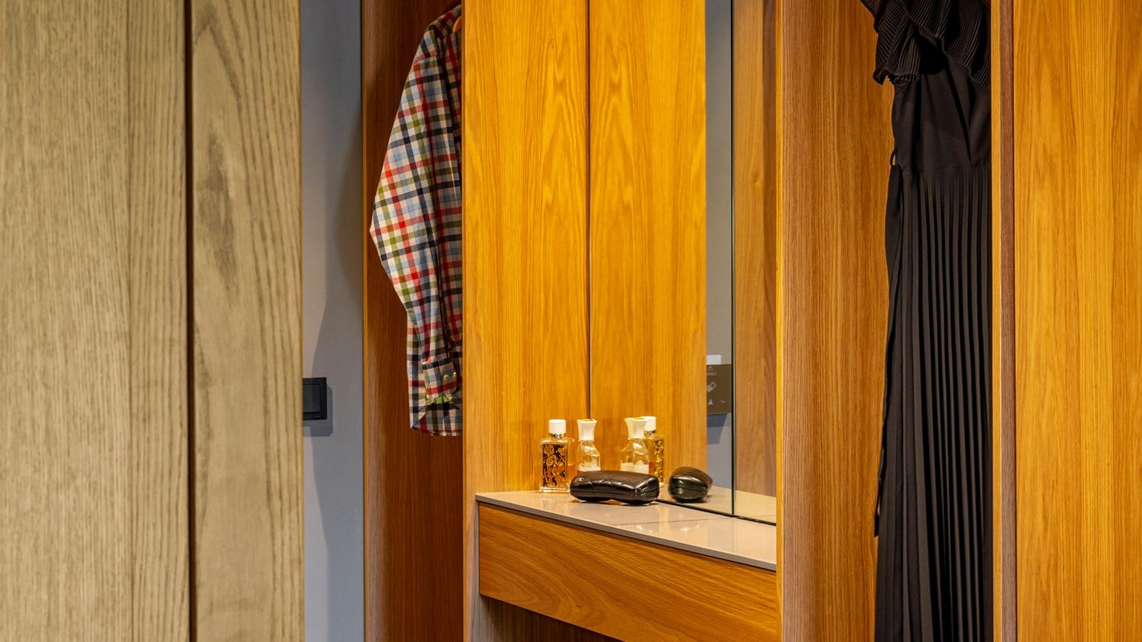 rooms-junior-suite-side-sea-view