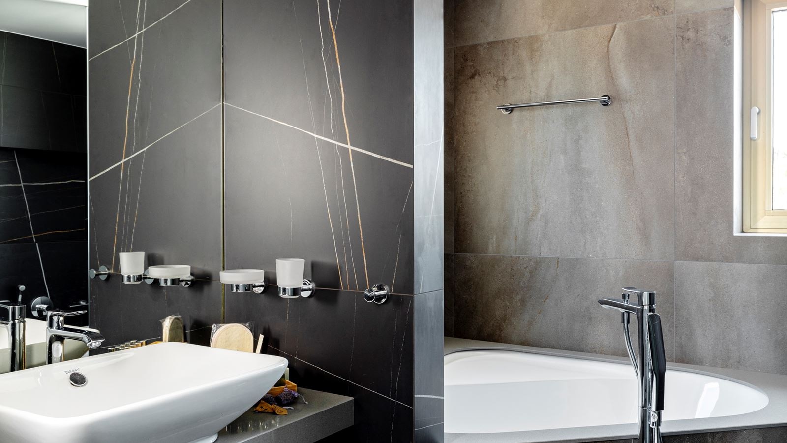 rooms-supreme-sea-view-suite