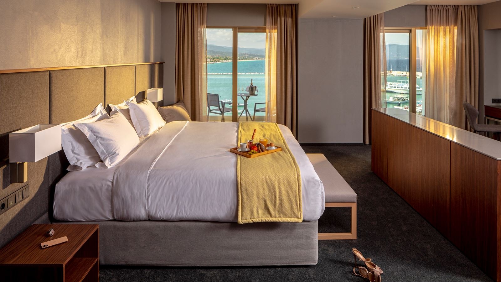 rooms-supreme-sea-view-suite