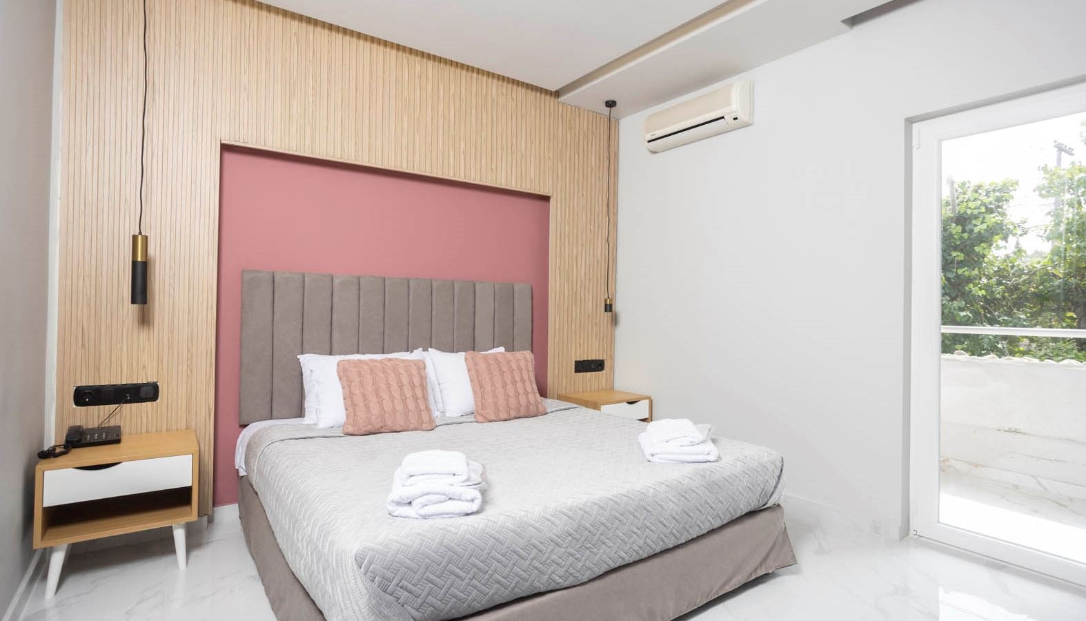 rooms-grande-superior-with-pool-view