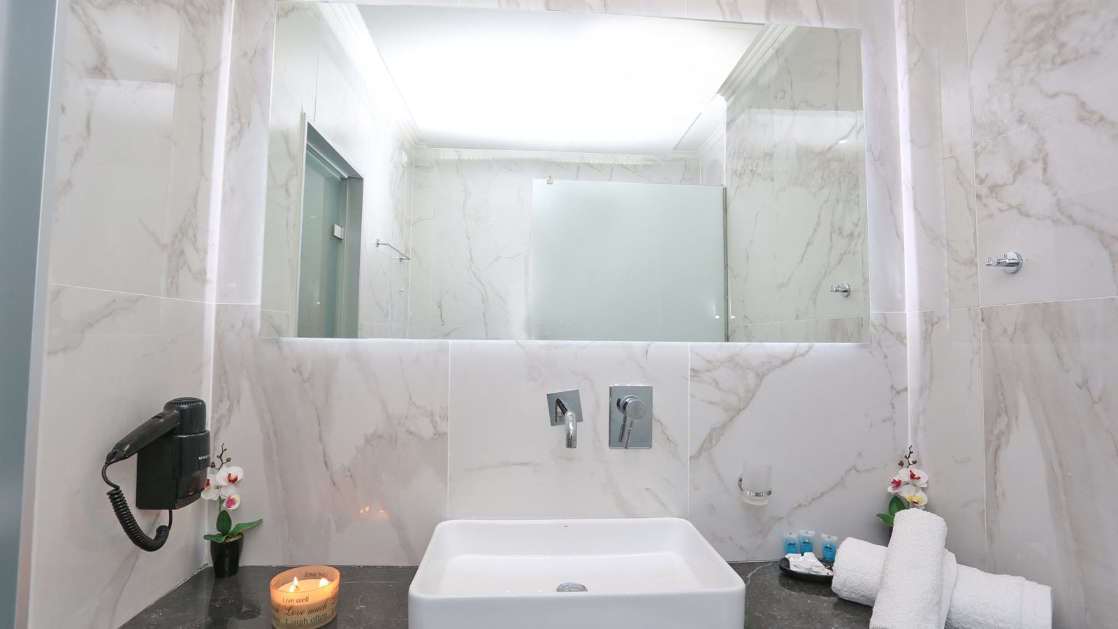 rooms-executive-room-with-pool-view