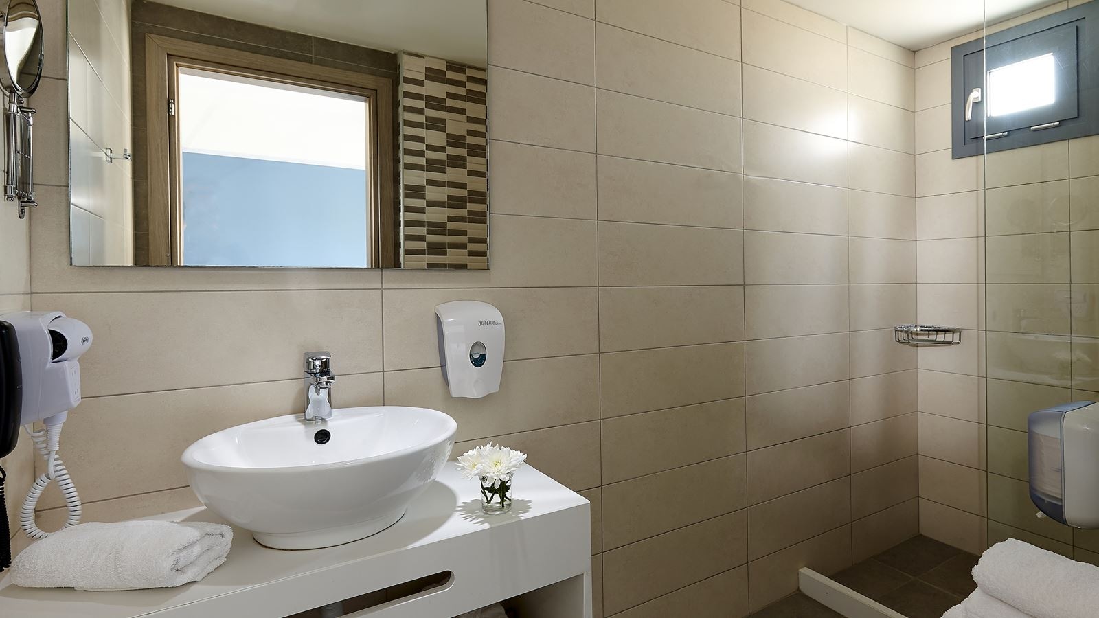 rooms-room-superior-triple