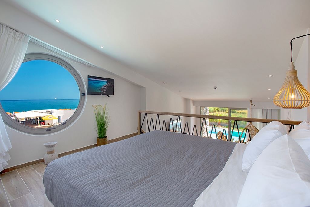 rooms-atermono-deluxe-suite--sea-view-privatepool