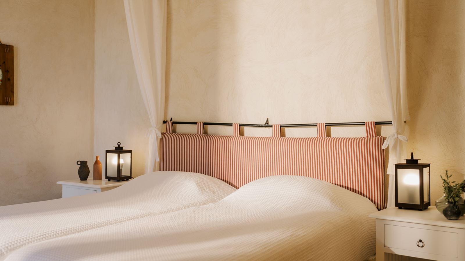 rooms-two-bedroom-family-suite-with-kitchenette