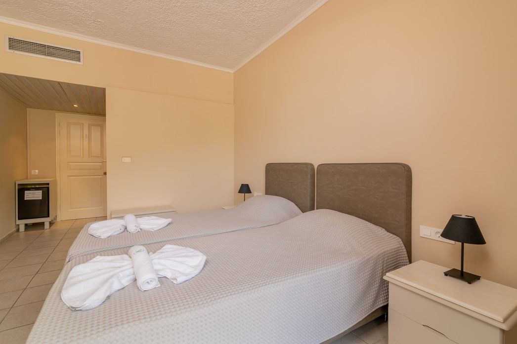 rooms-double-standard-room-garden-view