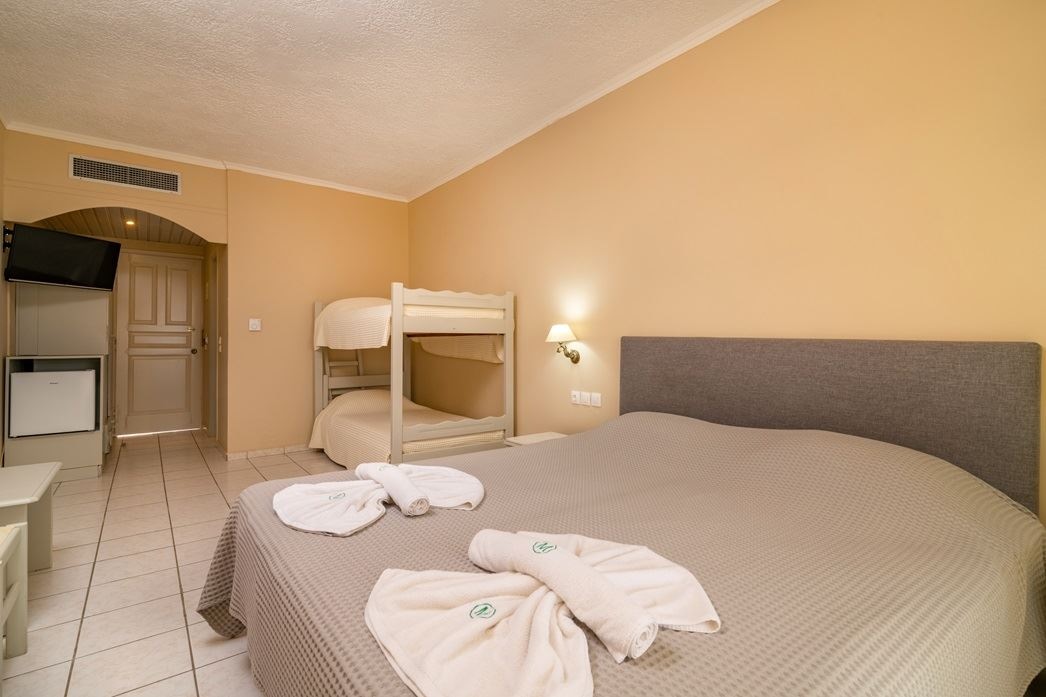 rooms-family-room-sea-view