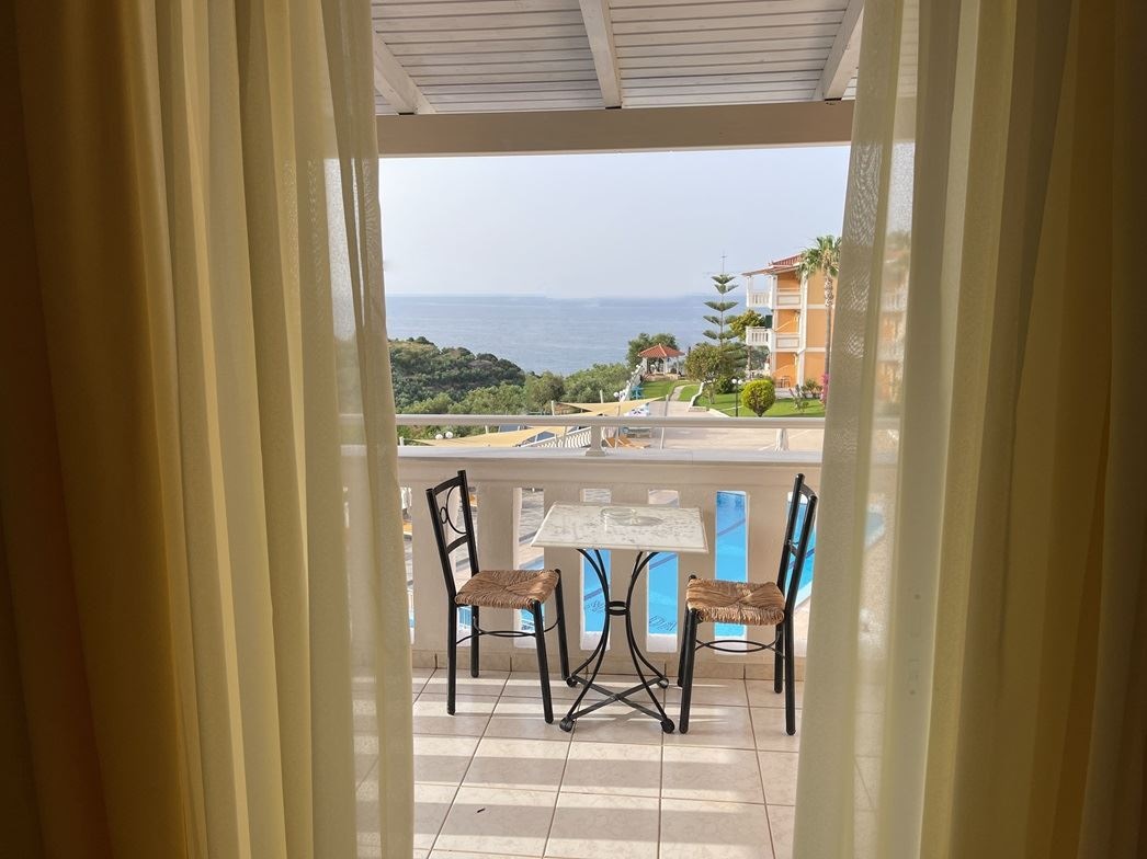 rooms-family-room-sea-view