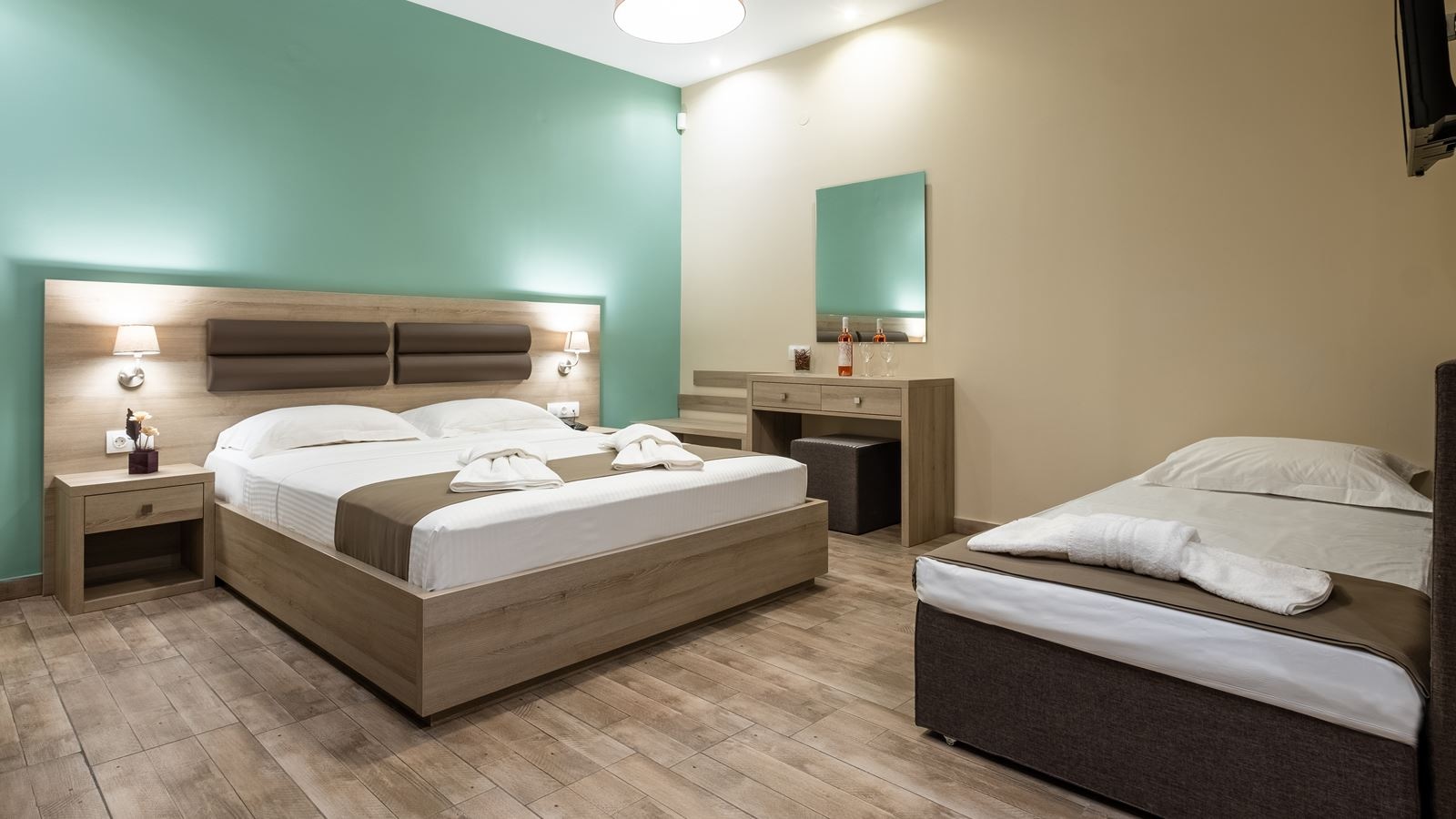 rooms-deluxe-triple-room