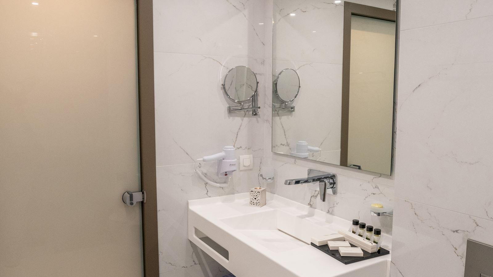 rooms-deluxe-triple-room