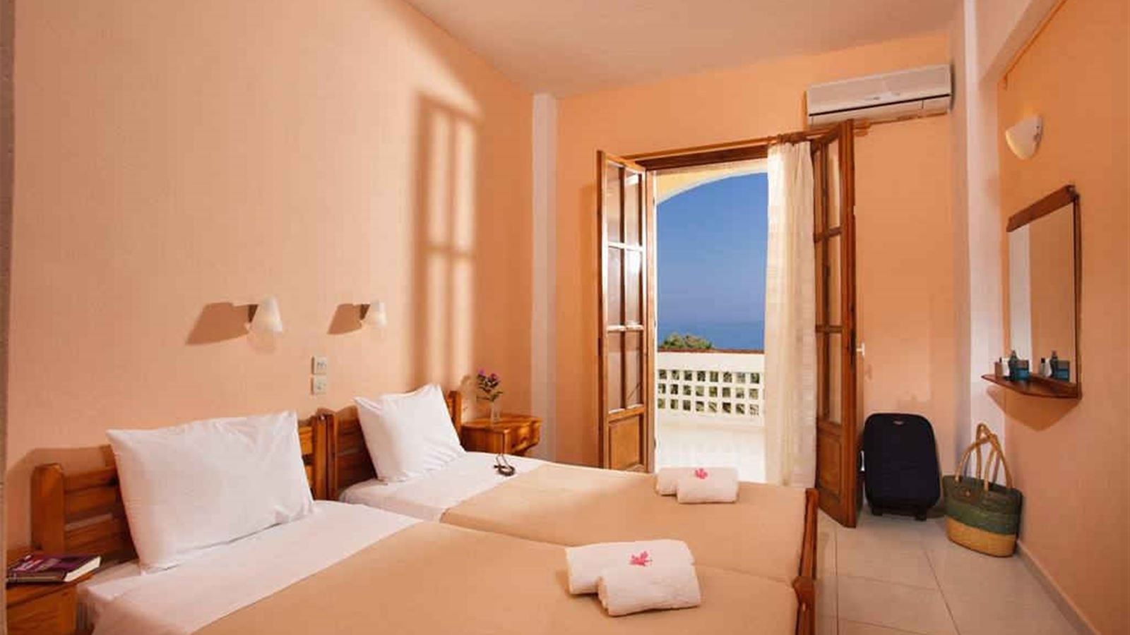 rooms-doubletwin-room