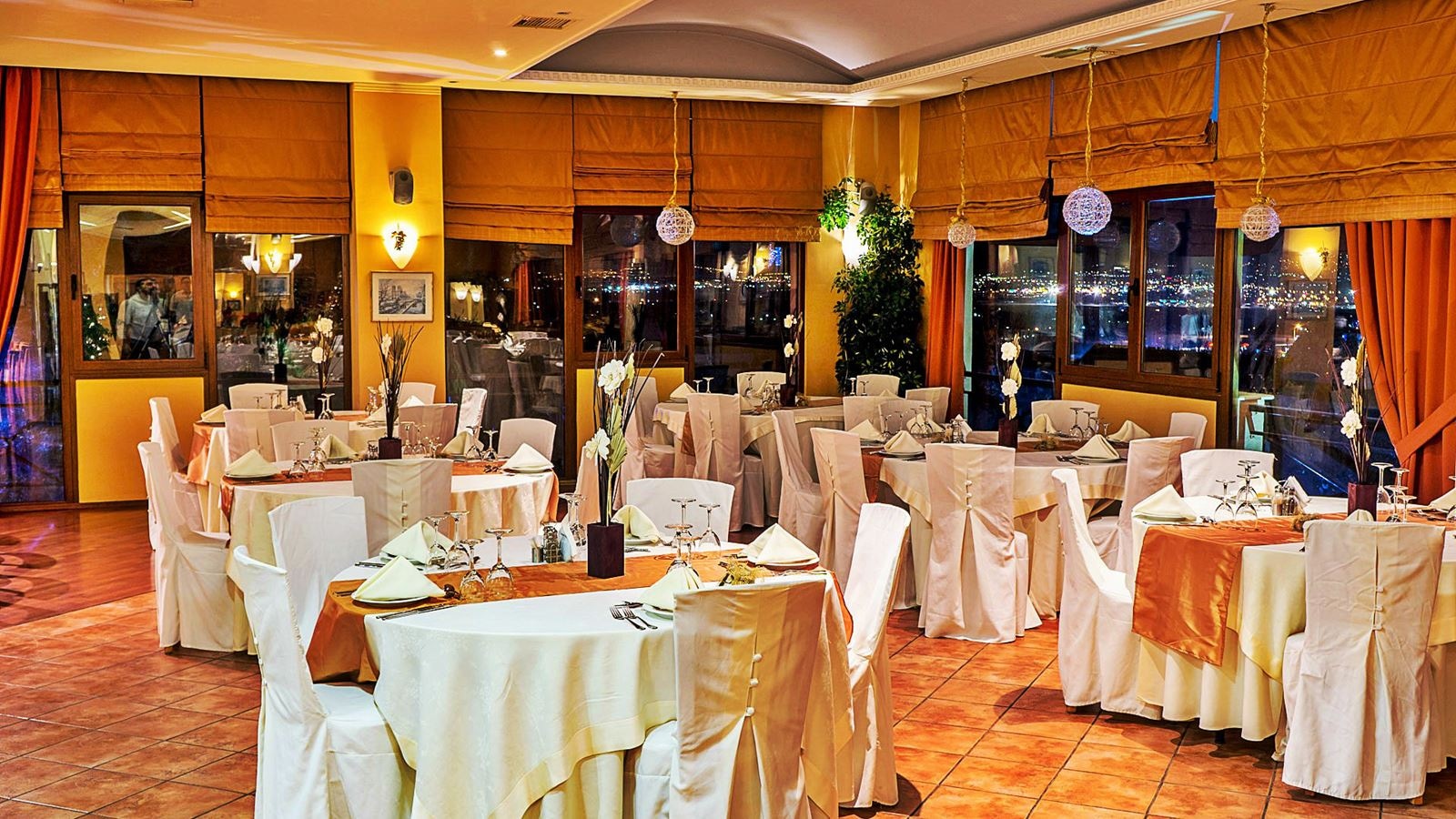 restaurants-ambassador-hotel-restaurant